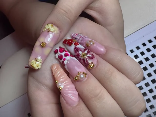 Diğer Nail Art Uygulamaları için zarif tırnak tasarımı